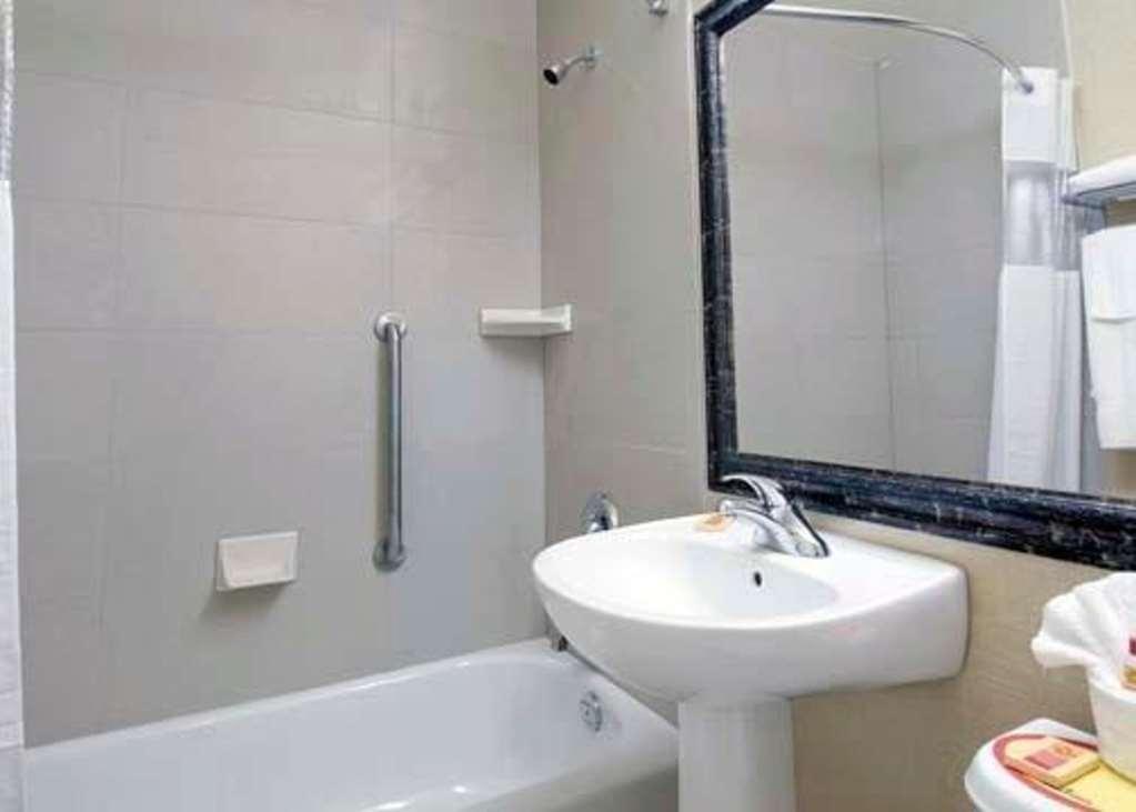 Econo Lodge City Centre Kingston Esterno foto